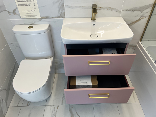 Blush drawer unit and rimless WC in the Chic display